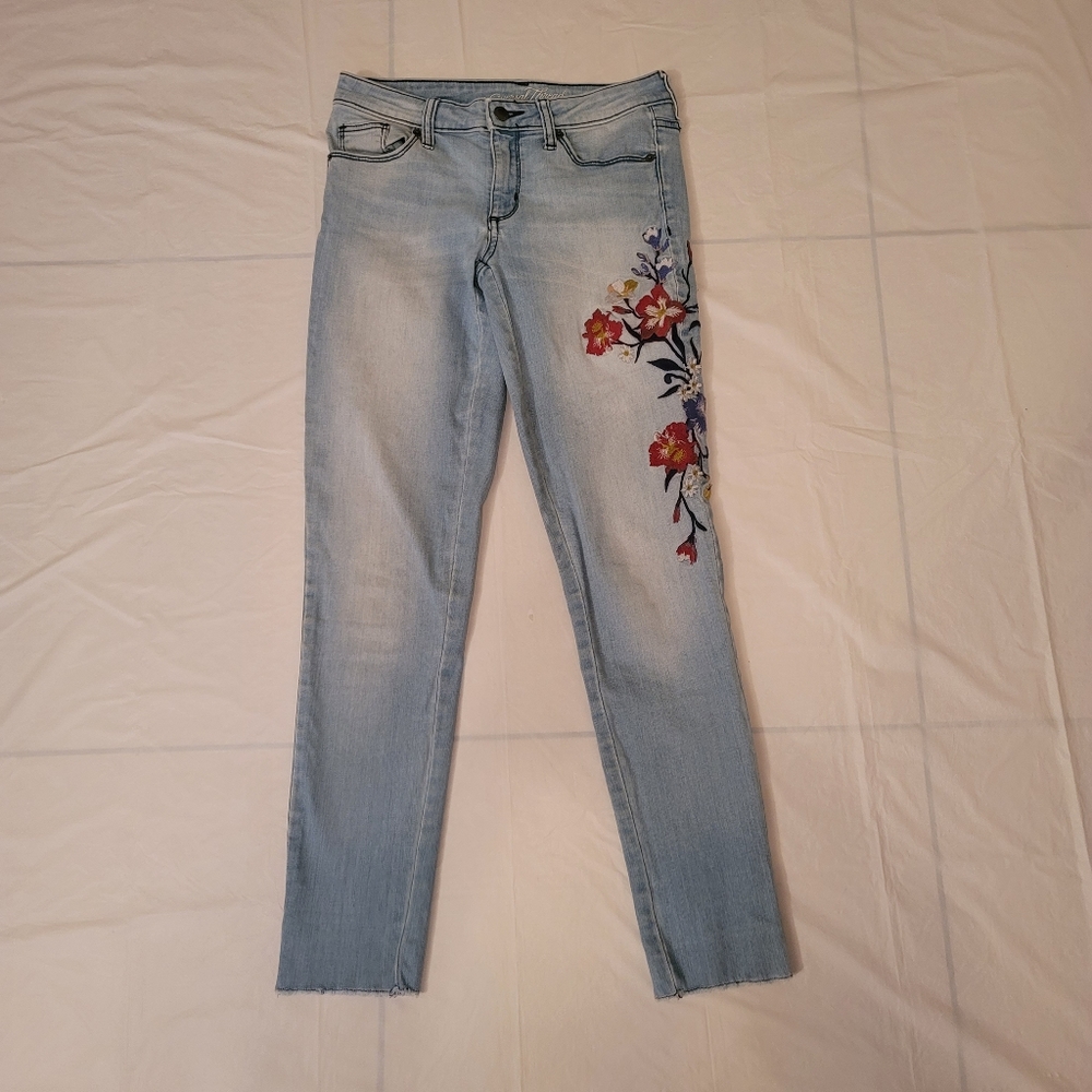 Universal Thread Jeans Size 2/26R